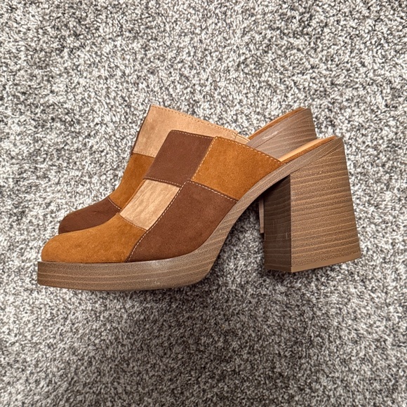 Universal Thread Brown Patchwork Mules - Picture 3 of 5